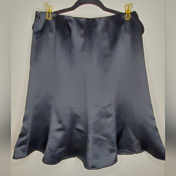 Amanda Smith Skirt - Picture 3 of 8